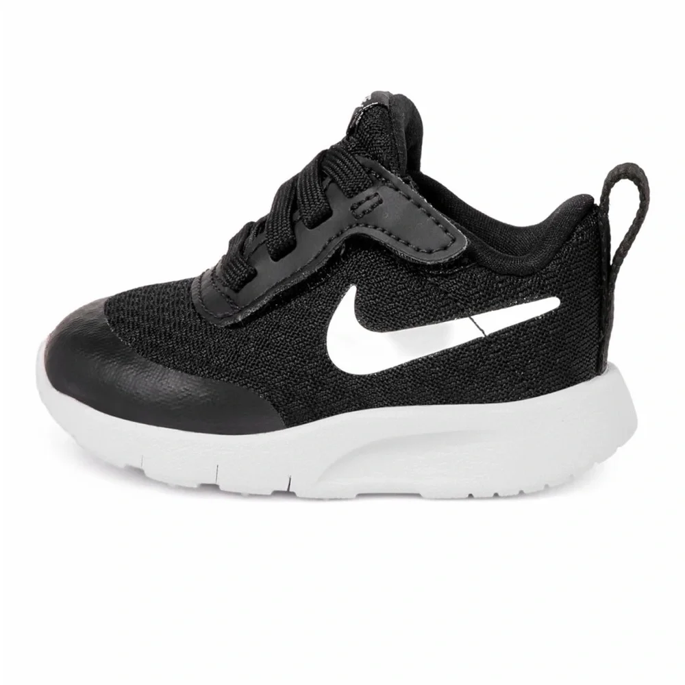 Nike Revolution 7 - Tanjun - Child Black and White Sneakers - size 6c - Like New - Picture 5 of 6